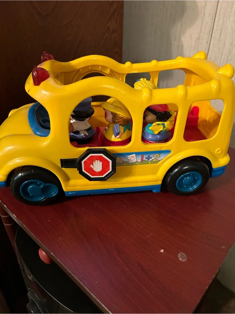 Fisher-Price Yellow Little People Smile-Faced School Bus with Figures